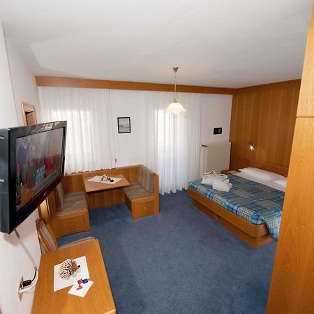 Hotel Ladina Campitello di Fassa Extérieur photo