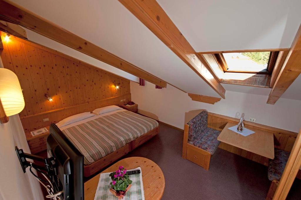 Hotel Ladina Campitello di Fassa Extérieur photo