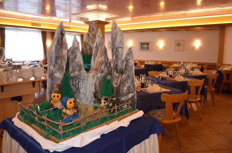 Hotel Ladina Campitello di Fassa Extérieur photo