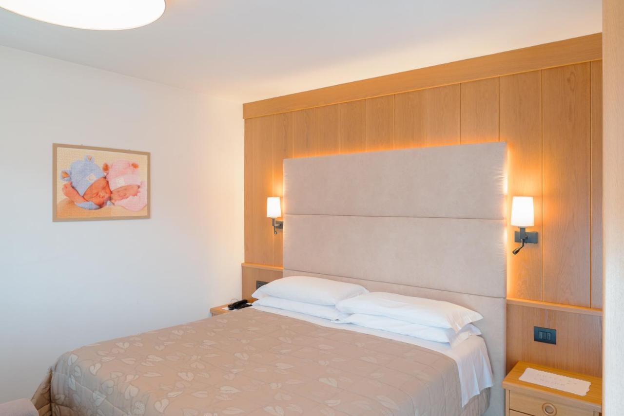Hotel Ladina Campitello di Fassa Extérieur photo