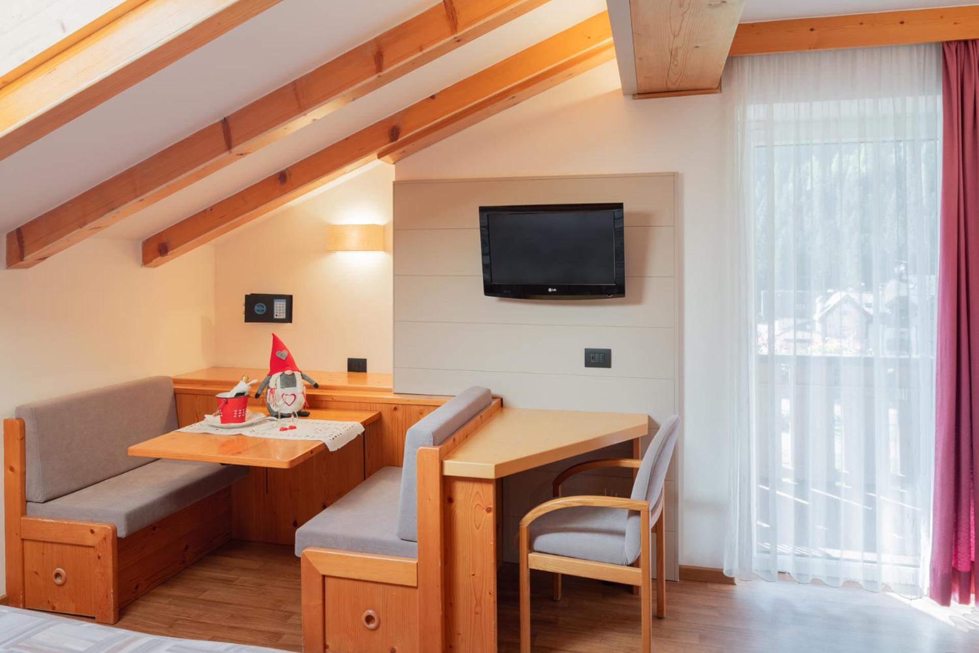 Hotel Ladina Campitello di Fassa Extérieur photo