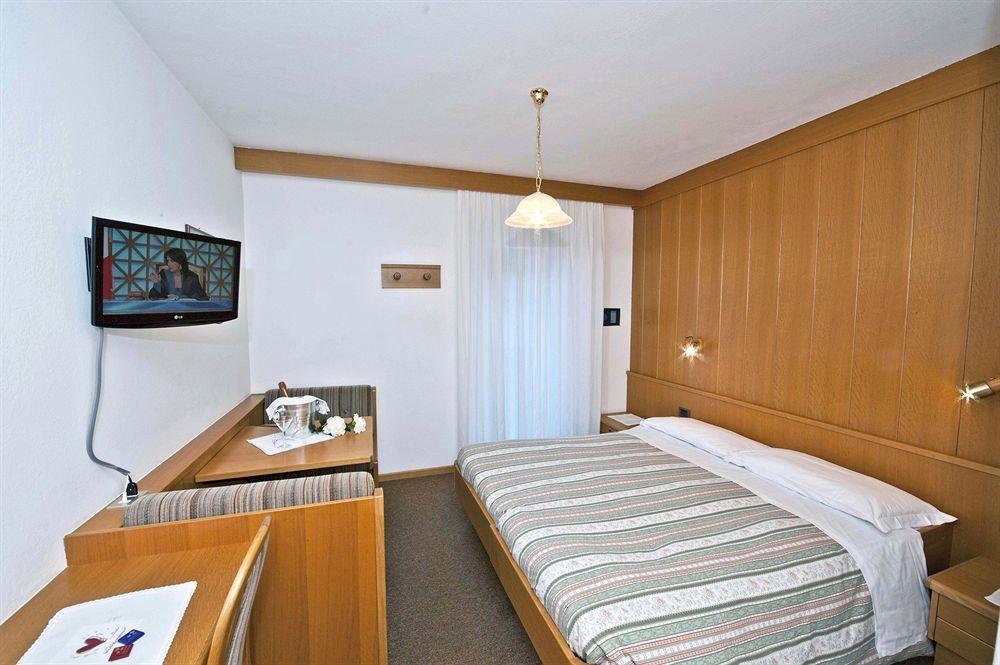 Hotel Ladina Campitello di Fassa Extérieur photo