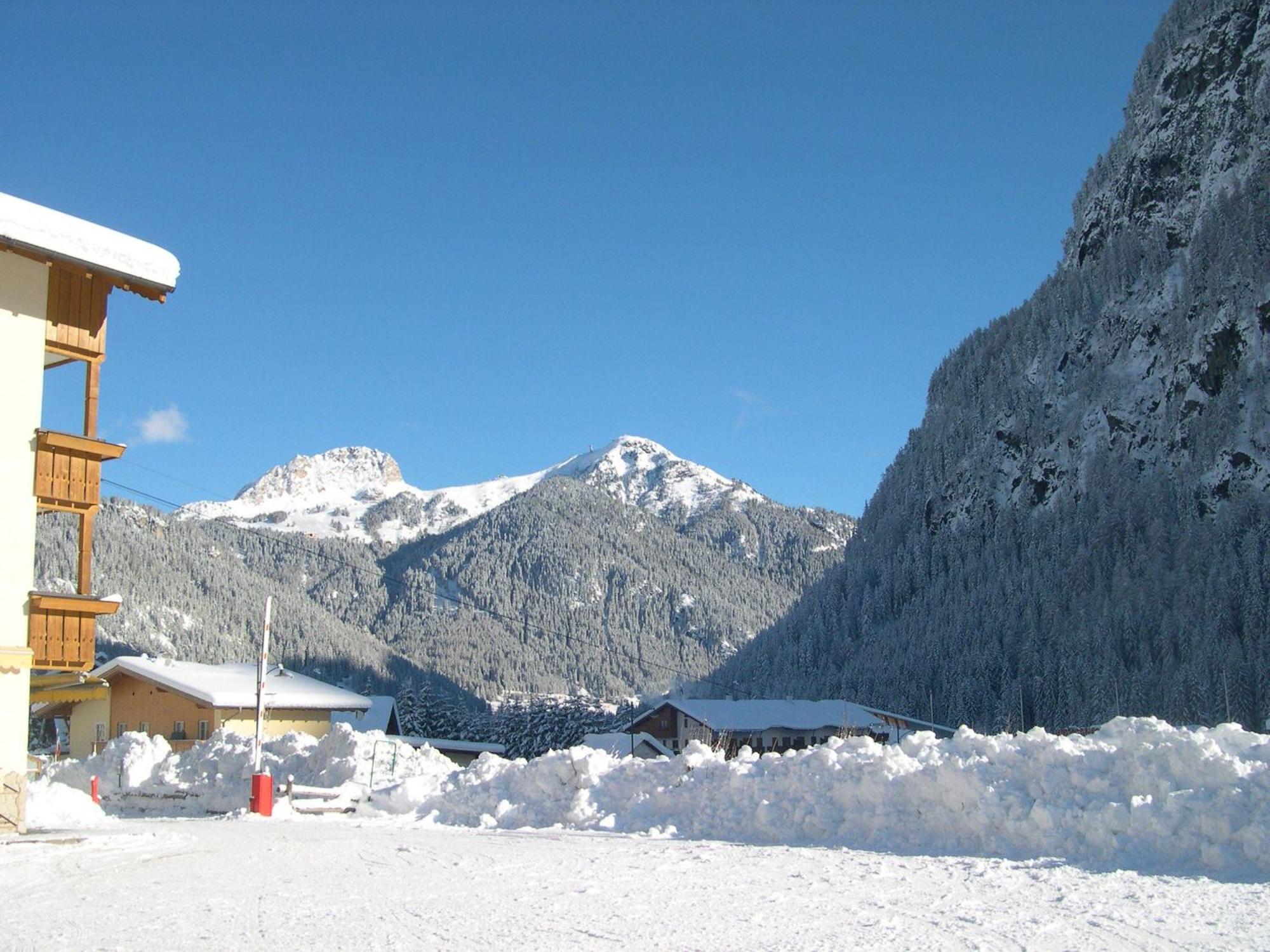 Hotel Ladina Campitello di Fassa Extérieur photo