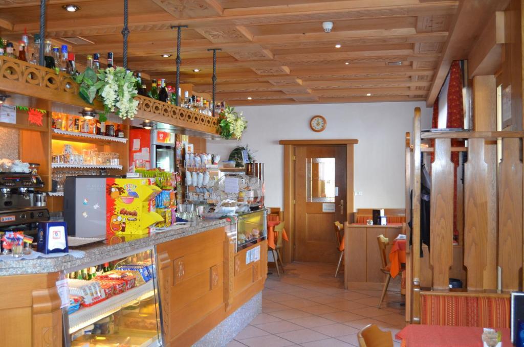 Hotel Ladina Campitello di Fassa Extérieur photo