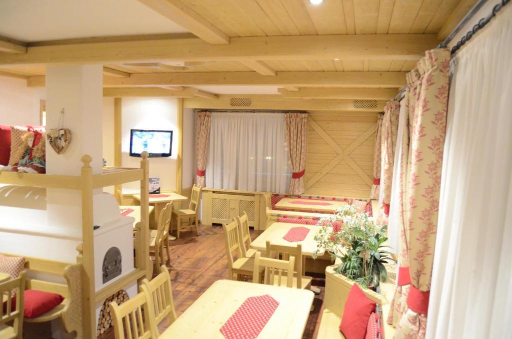 Hotel Ladina Campitello di Fassa Extérieur photo
