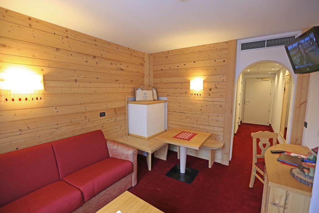 Hotel Ladina Campitello di Fassa Chambre photo