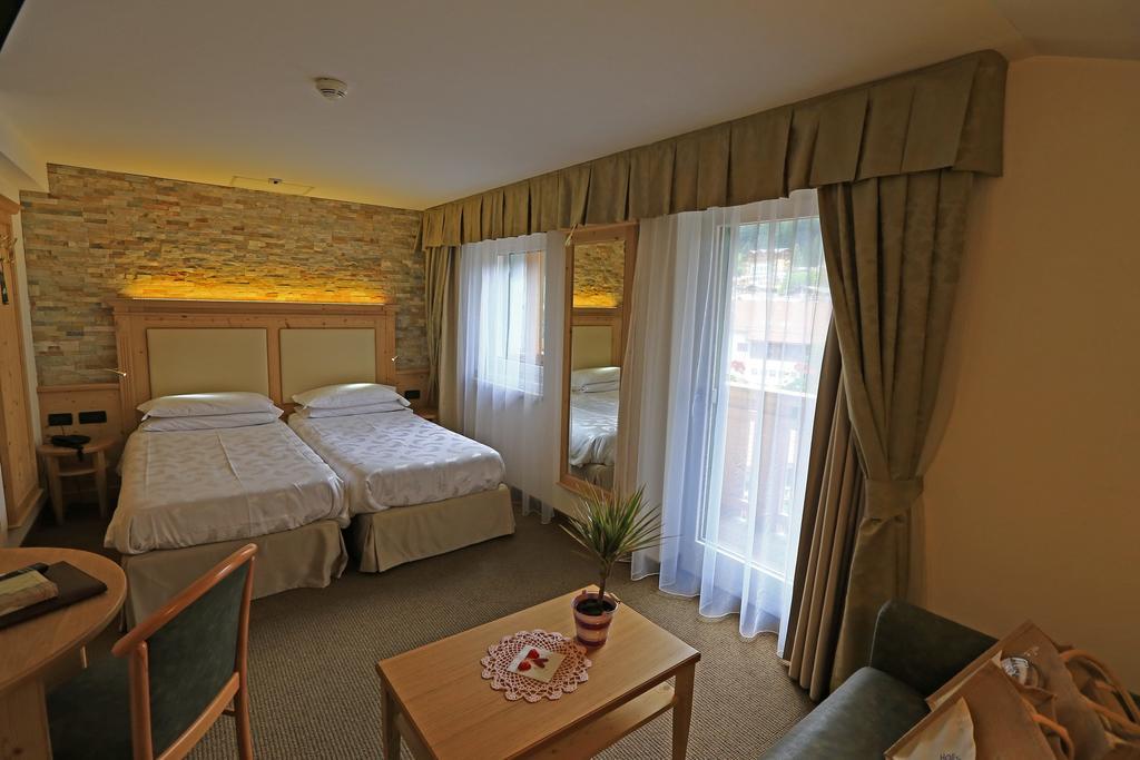 Hotel Ladina Campitello di Fassa Chambre photo