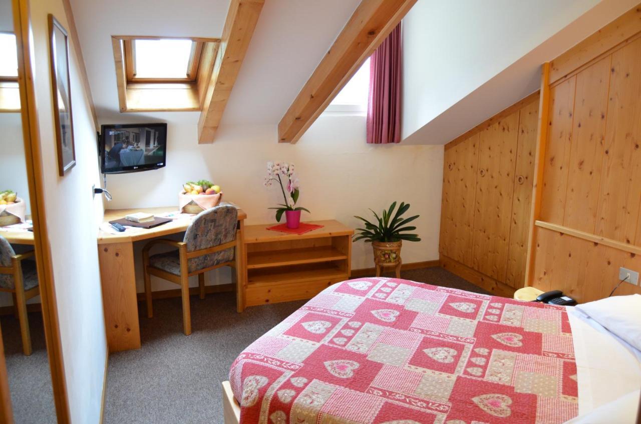 Hotel Ladina Campitello di Fassa Extérieur photo